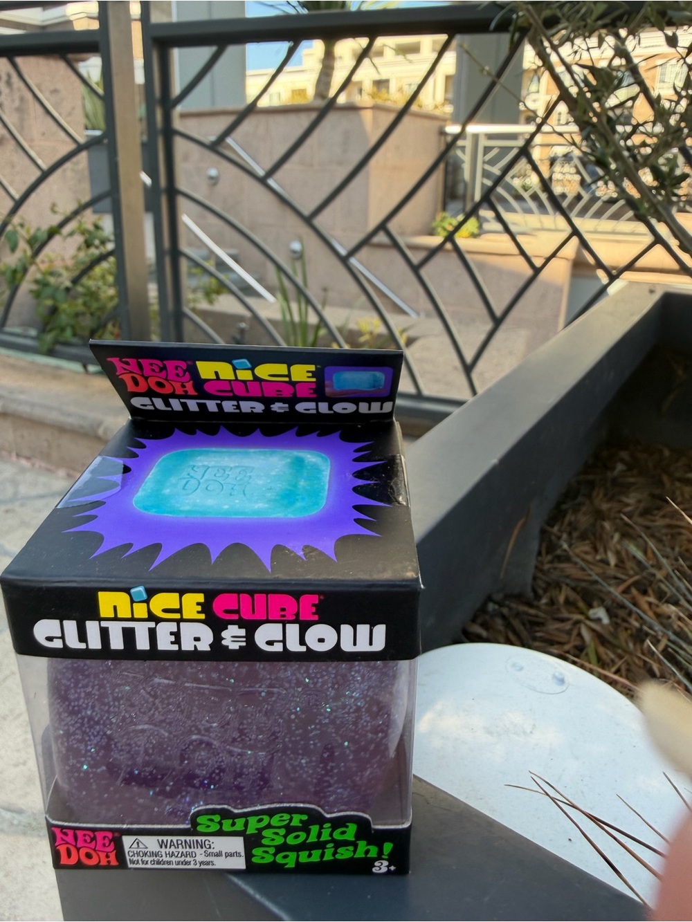 Nice Cube Glitter & Glow Squish - Purple
